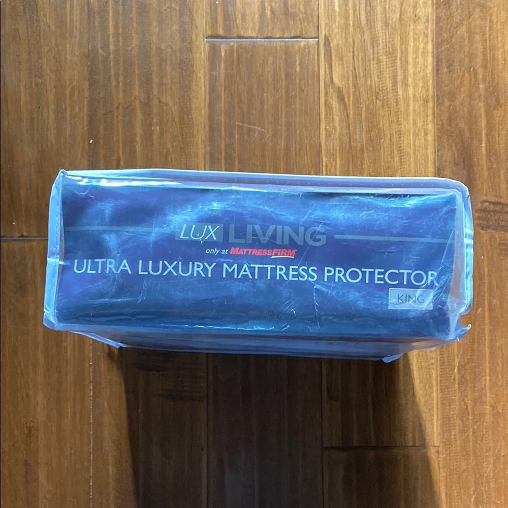 NIB “KING” Ultra Luxury Mattress Protector - White by LUX MATTRESS FIRM